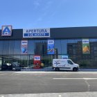 Fachada principal del supermercado de Aldi que abre mañana sus puertas.