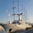 El crucero \'Wind Surf\' en el puerto de Almería