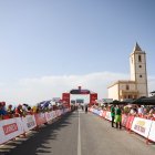 Espectacular imagen de la llegada de la etapa de La Vuelta Ciclista a España a Cabo de Gata.