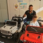 Dos coches para los pequeños en la planta del Hospital.