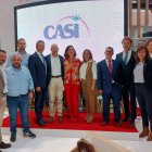 El Presidente y responsables de CASI y Samantha Vallejo-Nágera tras la presentación.