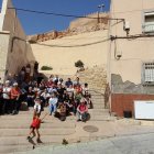 Un nutrido grupo de invitados a los Duna en el recorrido por el casco histórico de la capital.