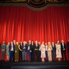 Foto de familia de los ganadores, entregadores y organizadores de los premios.