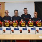 Los nuevos seis cabos de Bomberos del Poniente en el acto de recogida de cascos.