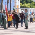 La alcaldesa María Vázquez jura bandera
