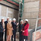 Autoridades durante la visita.