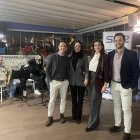 Amador Martínez y Ana Rubí de la Clínica Arcos acompañados por Sofía Laseo y Rafael Luis De Murga de la Clínica Podológica De Murga en el Networking SER Empresarios el jueves 16 en el restaurante Catamarán junto al grupo La Causa Swing.