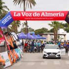 El arco de la salida con LA VOZ y Cadena SER.