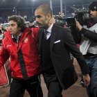 Juanma Lillo y Pep Guardiola camino del vestuario.