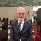 Felipe Ortiz recibe el Escudo de Oro.