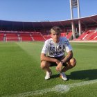 Bruno Iribarne en el centro del Estadio de los Juegos Mediterráneos.