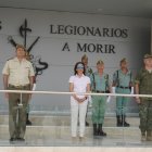 La ministra Robles junto a los mandos militares