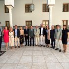 Foto de familia del presidente del PP, Javier A. García, con parlamentarios nacionales y autonómicos.