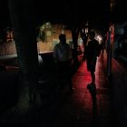 Caminando por calle América, en el barrio de Ciudad Jardín, muy cerca de Avenida Cabo de Gata. (FOTO: Francisco G. Luque)