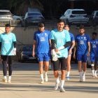 Los jugadores del Almería rumbo al campo Anexo este martes.