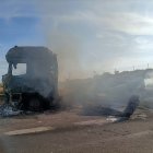 El vehículo ha quedado completamente calcinado.