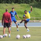 Sergio Akieme entrenando con normalidad este miércoles con el resto de compañeros.