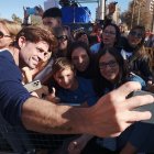 William Levy se fotografió con multitud de fans en el Auditorio Maestro Padilla.