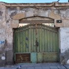 La vieja puerta por donde accedían los caballos y los carros.