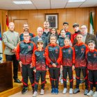 Un ayuntamiento con sus deportistas.
