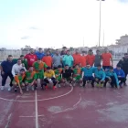 Los equipos posan unidos en la pista.