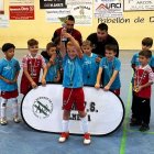 'Pablito' capitán del Pechina levantando el título de subcampeón