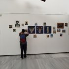 Preparación de la pared con las obras de Monsters for Animals