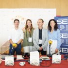 El periodista Guillermo Mirón junto a Pilar Guerra, de Destino Vera; el director del congreso, Alberto García y la teniente de alcalde Carolina Pérez.