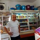 Luisillo siempre al pi del cañón en su tienda del Zapillo.