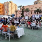 Imagen de la cena benéfica para la Casa Nazaret celebrada ayer por la tarde en el patio del Colegio Compañía de María.