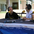 Moisés Palmero, educador ambiental de El Árbol de las Piruletas, en plena entrevista junto a Fran García. | BEGO CÁNOVAS