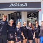 Equipo de la cafetería Marea dando la bienvenida a la radio.