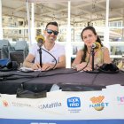 Fran García y Aránzazu Marín posando hacia la cámara bajo la carpa de Cadena SER. | Bego Cánovas