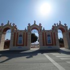 La portada de la Feria ya luce en el ferial