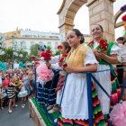La tradicional Batalla de Flores en el centro de Almería