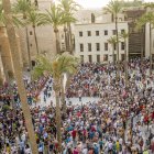 La plaza de la Catedral, llena en la salida de la Virgen del Mar.