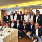 Los ganadores de la XV Edición junto al presidente de la competición.