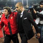 Juanma Lillo felicita a Pep Guardiola tras la paliza.
