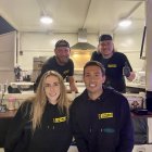 Jean Carlo Javi, Paqui y Jesús, de Impasto, una hamburguesería almeriense cuyas hamburguesas están recubiertas por un pan de masa madre recién horneado.