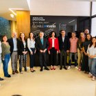 Foto de familia con los emprendedores y las autoridades.