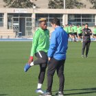 Yan Eteki hablando con el doctor Pineda.