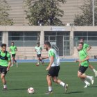 Luis Rioja conduce la pelota en el partidillo.