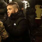 Ian de la Rosa, dirigiendo la serie ‘Vestidas de azul’. Foto: Carla Oset