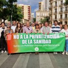 Miembros del PSOE Almería en la manifestación organizada por la Coordinadora Andaluza de Mareas Blancas.
