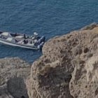 Las dos narcolanchas estaban fondeadas en la Cala del Tabaco.