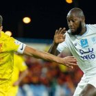 Nacho Fernández e Ibrahima Koné en el partido que enfrentó al Al-Qadsiah FC contra el Al-Okhdood.