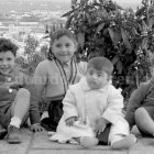 Niños de los años 50 en la Alcazaba. En aquella época no se iba al colegio hasta los seis años.