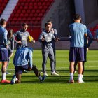 Rubi dando instrucciones en el Mediterráneo.