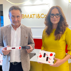 Enrique Tomás y Belén Salmerón en la nueva tienda.