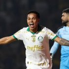 Lázaro ha estado cedido en el Palmeiras.